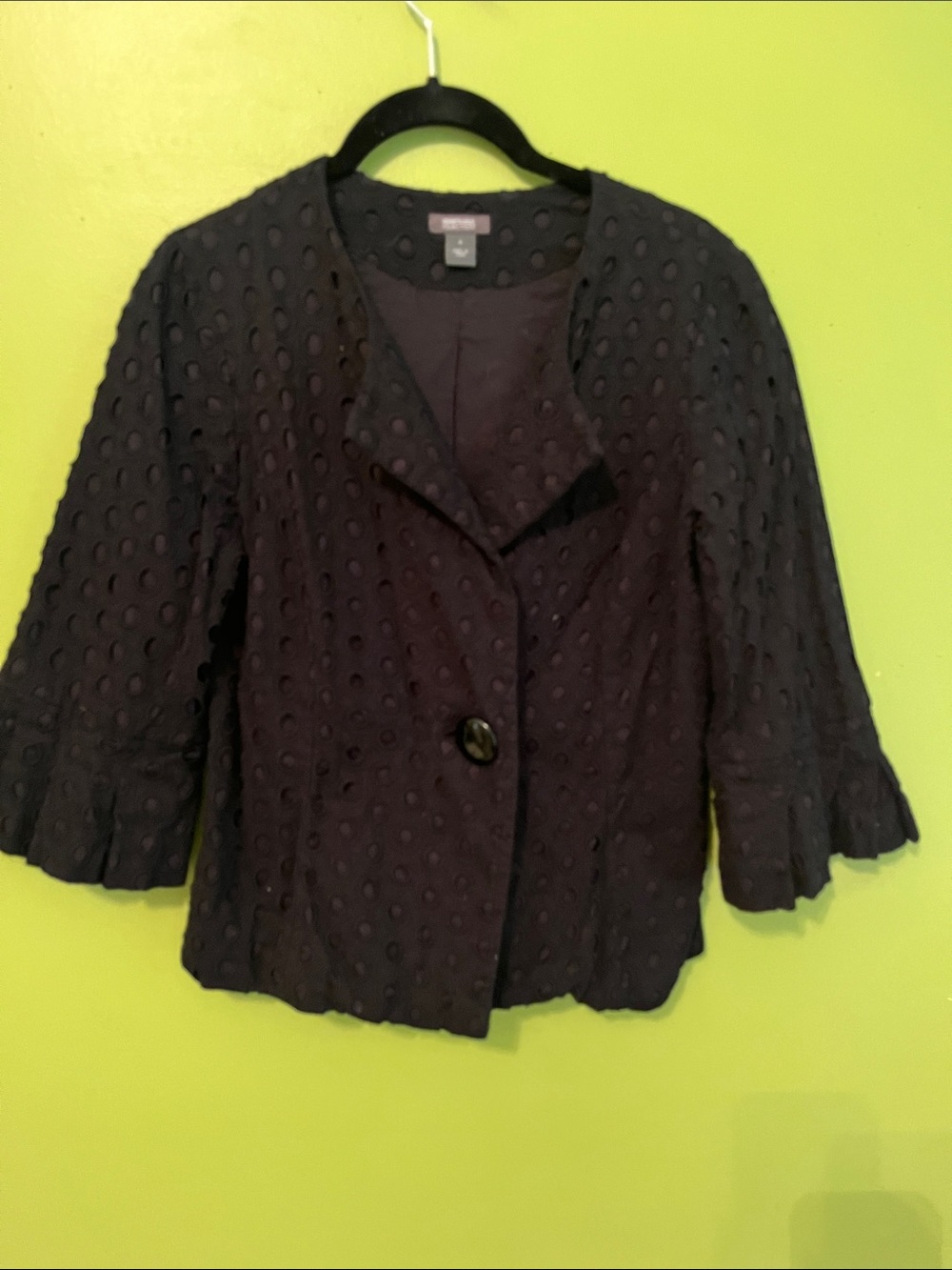 Kenneth Cole Reaction eyelet blazer with 3/4 sleeves and a single-button closure